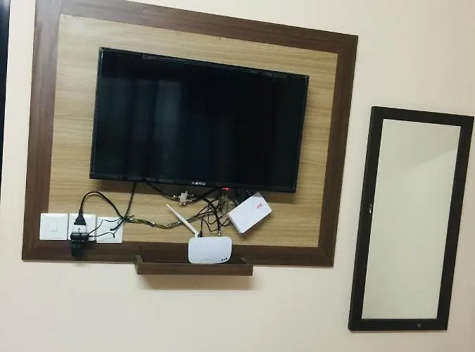 Rajdhani Visit Hotel *